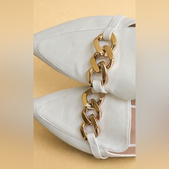 ❤️Easy Smile- White Mules with Gold Chain Size 7 - Picture 2 of 8